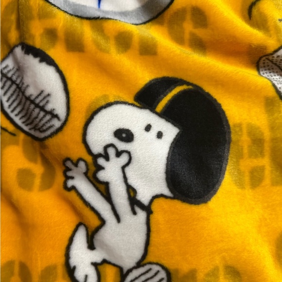 New NFL SNOOPY PEANUTS PITTSBURGH STEELERS COLLAB SUPER PLUSH THROW BLANKET - Picture 5 of 7